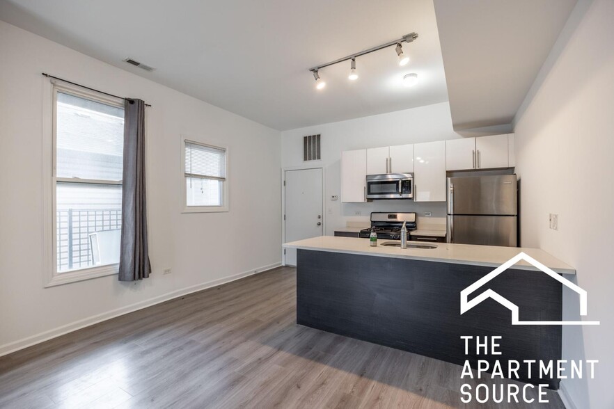 Building Photo - 2020 S Throop St