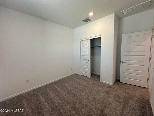 Building Photo - 10467 W Washburn St