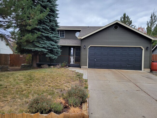 Building Photo - Newly painted  2,000+ sq home with RV parking