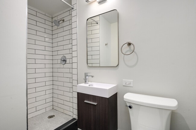 Building Photo - 227 E Walton Pl