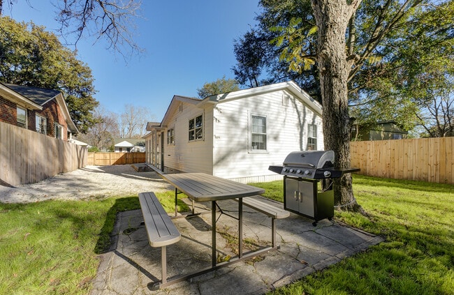 Building Photo - 4731 Spruce St