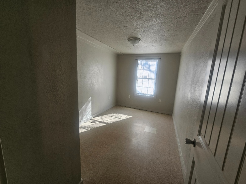 Building Photo - 224 NE 2nd St