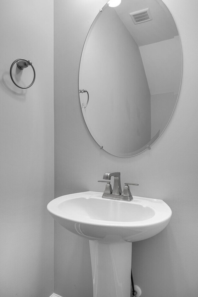 Building Photo - 300 Kara Ln