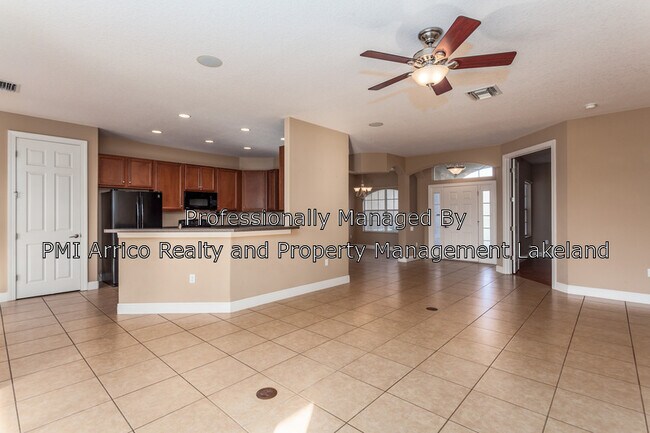 Building Photo - 3960 Sunset Lake Dr
