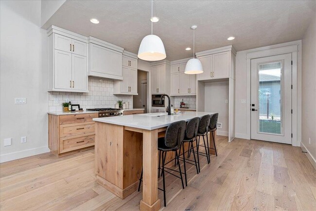 Building Photo - 8357 W Shams Ln