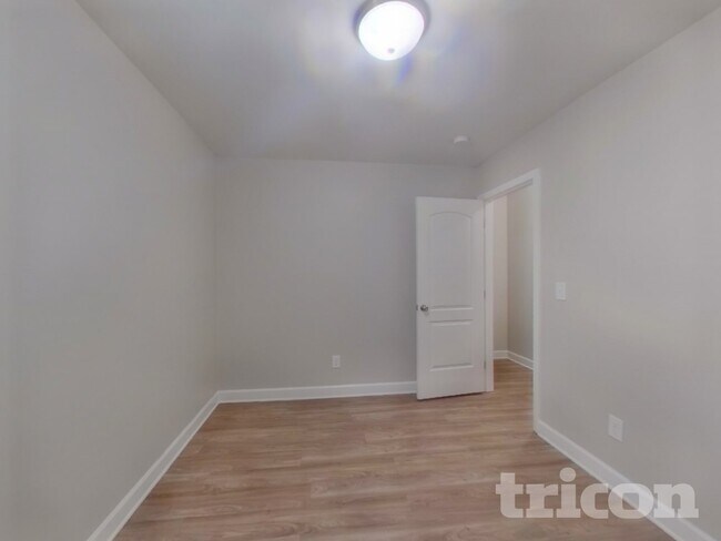 Building Photo - 524 Westside Cir