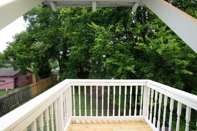 Building Photo - 1704 S Park St