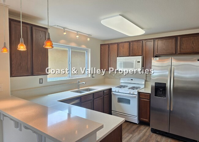 Building Photo - Salinas Home for RENT!!!