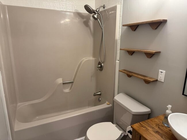 Building Photo - 513 Wilkinson St