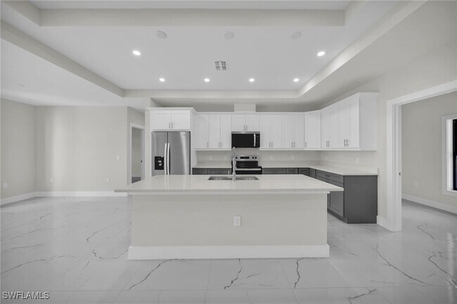 Building Photo - 636 Ladd St