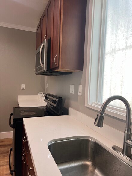 Building Photo - 3137 Larchmont Ln