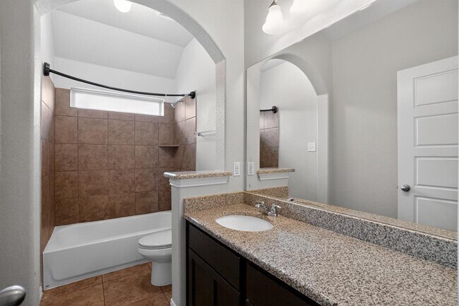 Building Photo - 348 Vista Gardens Dr