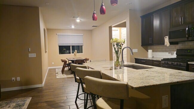 Building Photo - 9820 E Tupelo Ave