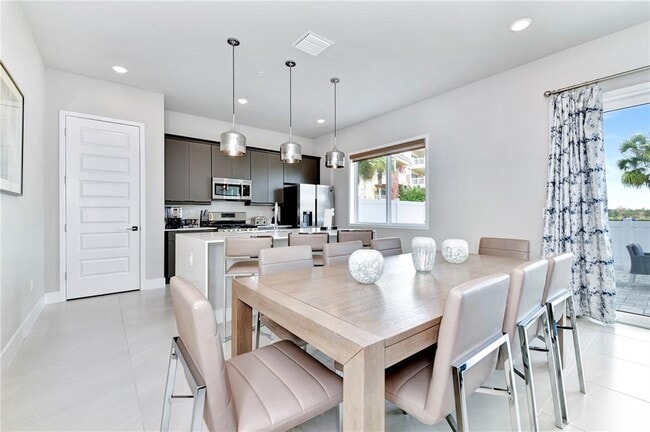 Building Photo - 7740 Sandy Ridge Dr