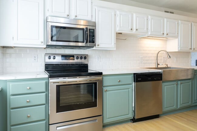 Building Photo - 6002 E 8th St N