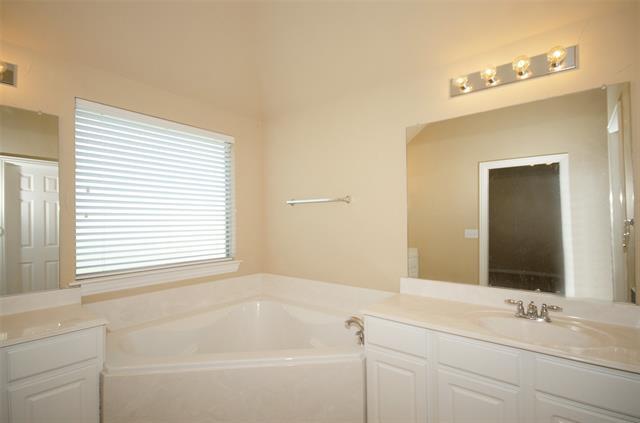 Building Photo - 907 Mustang Ridge Dr
