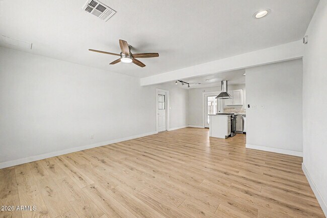 Building Photo - 2526 W Orchid Ln