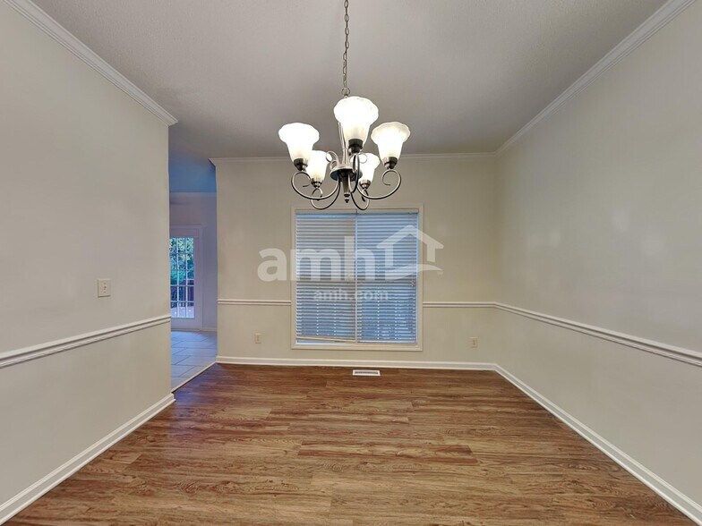 Building Photo - 2106 Forest Edge Dr