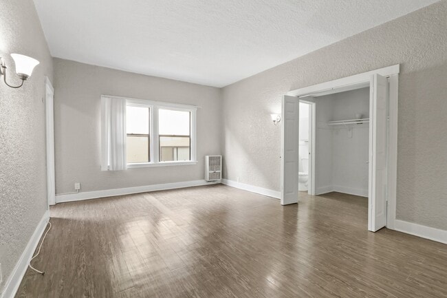 Building Photo - 3621 S Pacific Ave