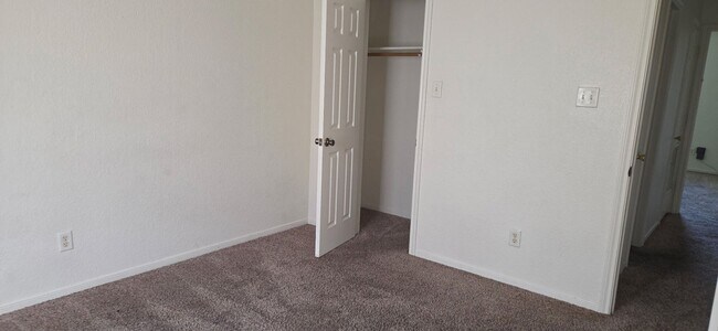 Building Photo - 3400 Cantabrian Dr