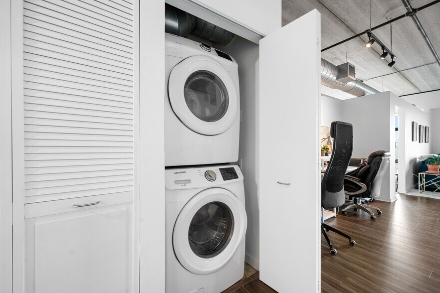 Building Photo - 101 Curry Ave