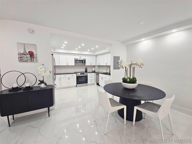 Building Photo - 3750 Galt Ocean Dr