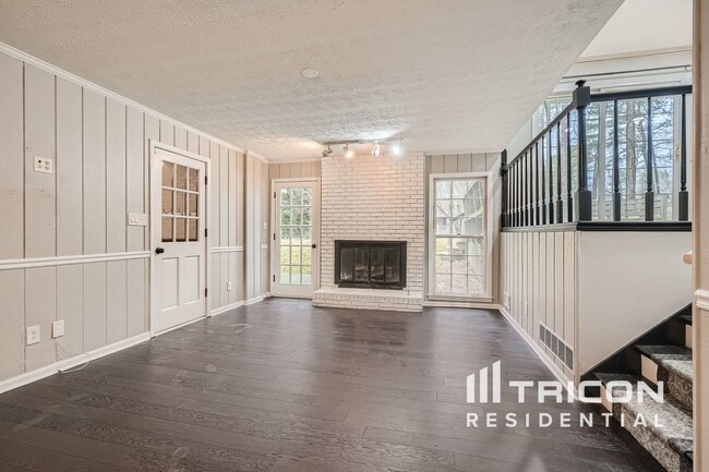 Building Photo - 5381 Willow Point Pkwy