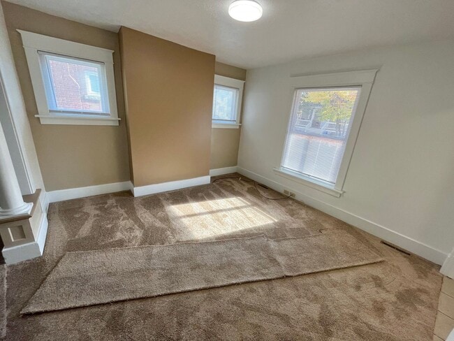 Building Photo - 306/308w2nd