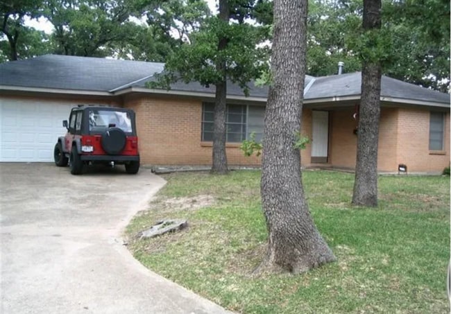 Primary Photo - 4005 Oaklawn St