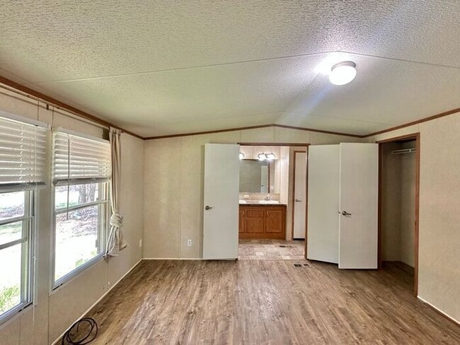 Building Photo - Tour Today! 2 Bed 2 Bath in East Tyler!