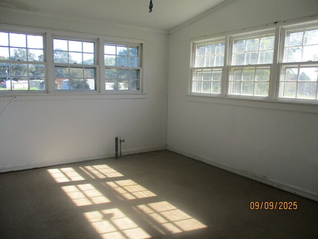 Building Photo - 1040 Hugo Dr