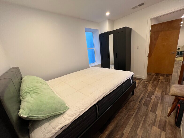 Building Photo - 524 37th Ave