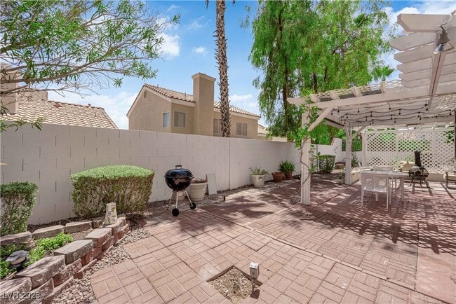 Building Photo - 2128 Desert Pines St
