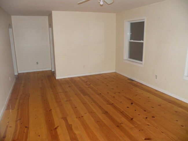 Building Photo - 618 Bean River Rd