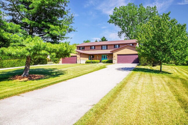 Building Photo - 6542 Bella Vista Dr NE