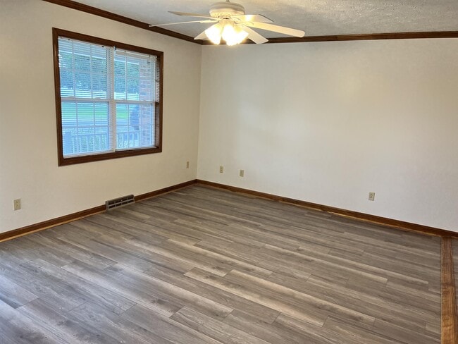 Building Photo - 510 E Elm St