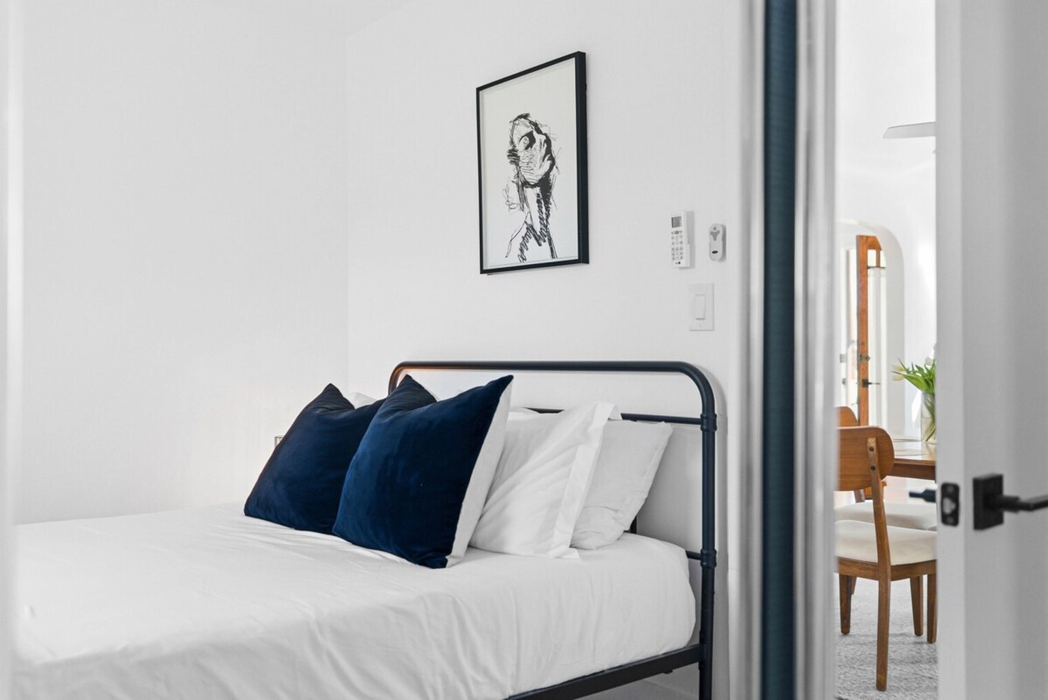 Building Photo - 3407 N Mountain View Dr