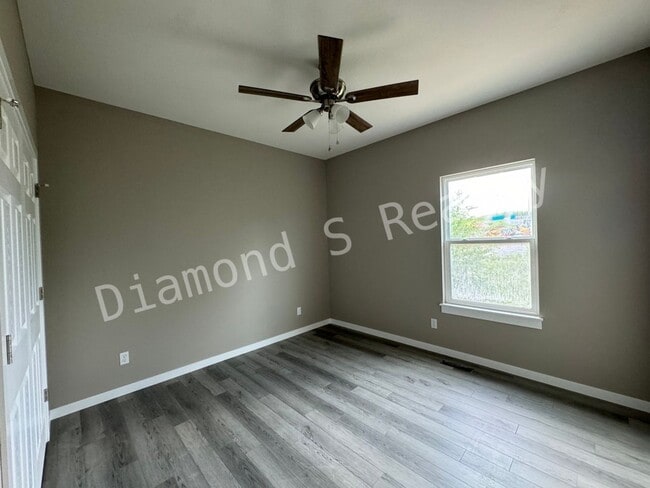 Building Photo - Gorgeous Two-Story Home Available Early July - 4 Bed/2.5 Bath