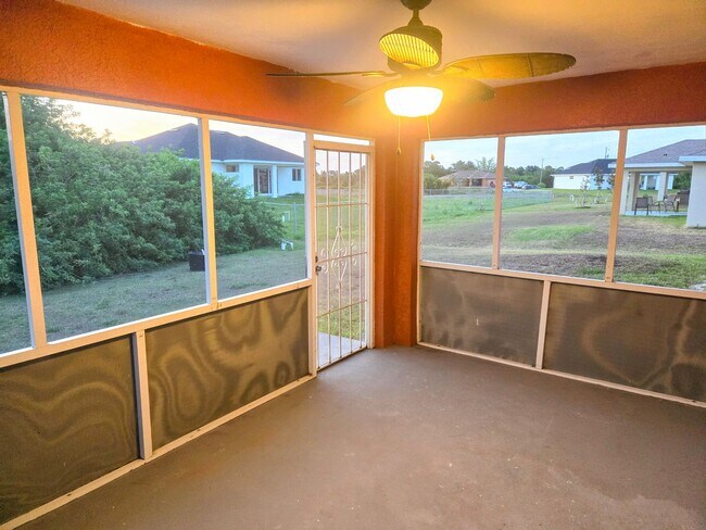 Building Photo - Price Improved!!!!-Large Family Home-Great...