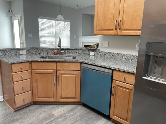 Building Photo - Woodbridge Pointe