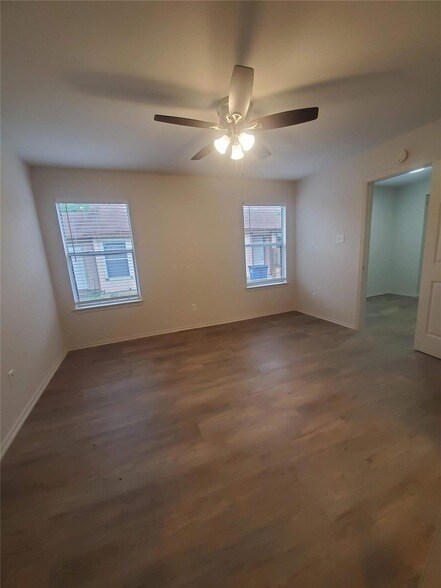 Building Photo - 6909 Hyland Cir