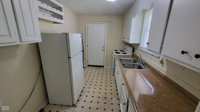 Building Photo - 416 N Linwood Ave