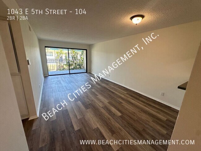 Building Photo - 1043 E 5th St