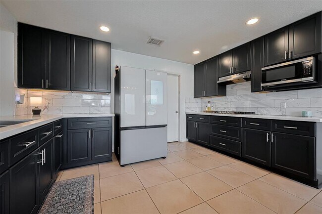 Building Photo - 15214 Mission Forest Dr