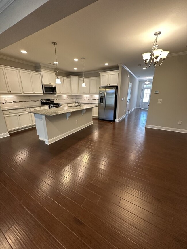 Building Photo - 4222 Vallonia Dr