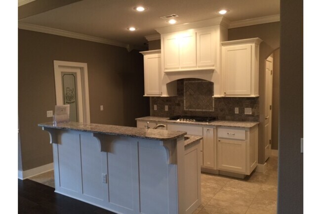 Building Photo - 1030 Quail Hollow Dr
