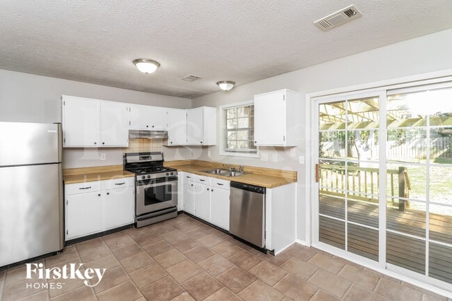 Building Photo - 224 Birch Rill Dr