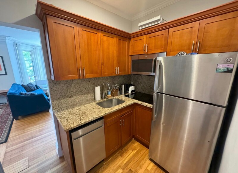 Building Photo - 429 Marlborough St