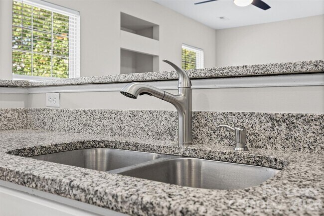 Building Photo - 2330 Mirage Pl