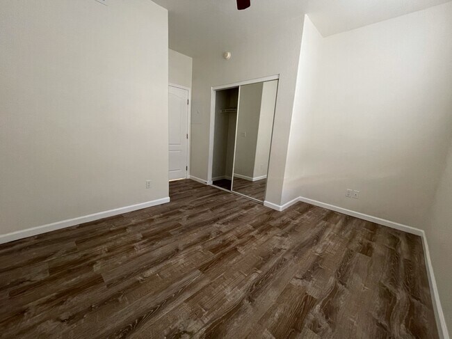 Building Photo - 10217 King Henry Ave